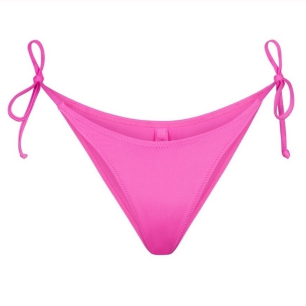 Skims bikini bottoms in taffy